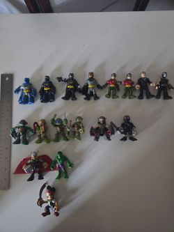 (17 ) 3-inch action figures from the Fisher-Price Imaginext line, including characters from DC Super Friends, Teenage Mutant Ninja Turtles, and Marvel
