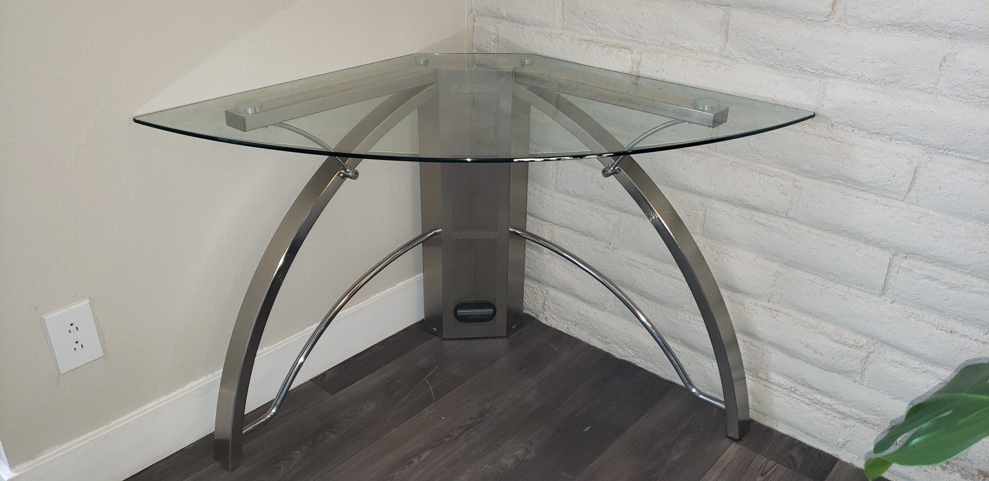 Glass Corner Desk. Can do pickup or delivery