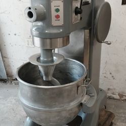80 Quart Hobart Heavy Duty Dough Mixer Machine. Bakery Mixer. Pizza Machine.