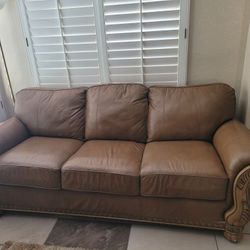 Sofa Set Complete With Tables 