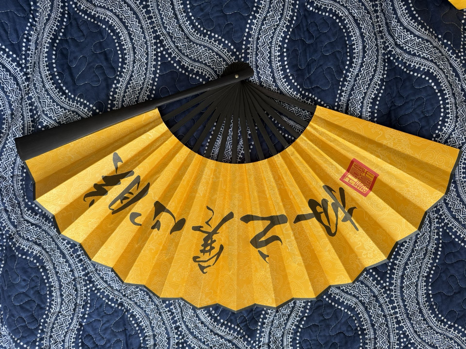 Folding silk hand fan