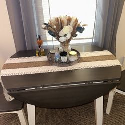 Kitchen Table And 2 Chairs 