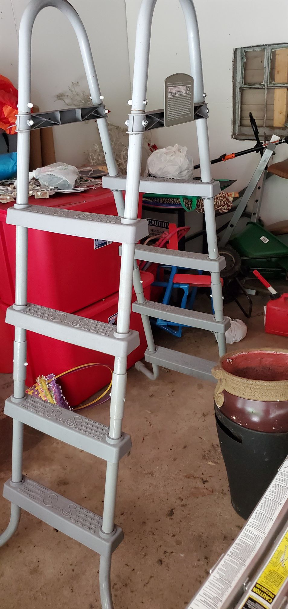 Pool Ladder good condition