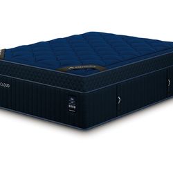 Brand new !! DreamCloud Hybrid Ultra 15” Queen Mattress