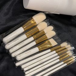 Makeup brushes 