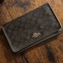 Signature Coach Clutch 