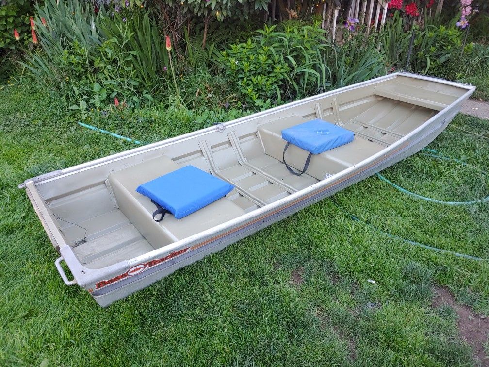 12ft aluminum boat for Sale in Kent, WA OfferUp