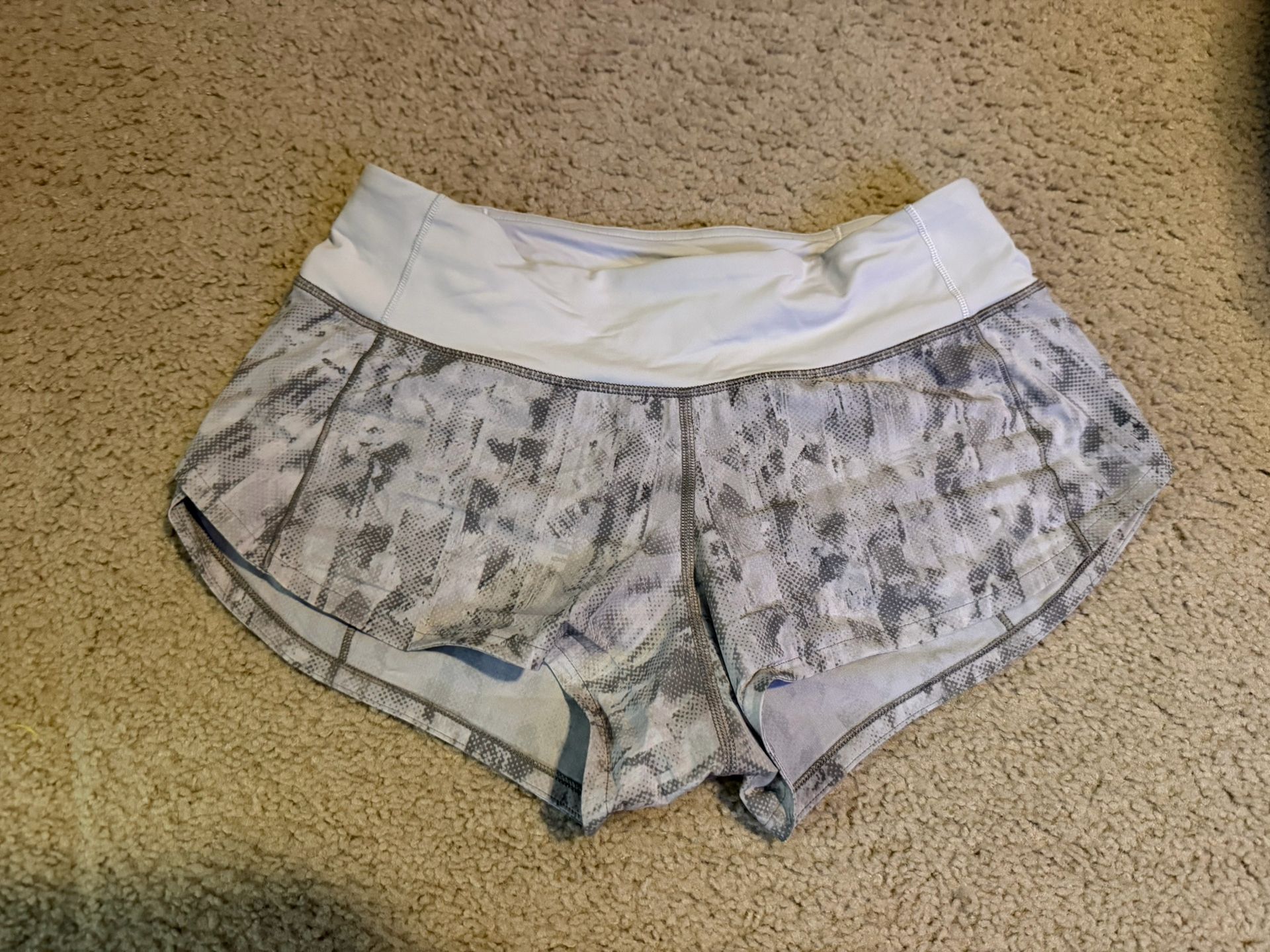 Lululemon Size 2 Speed Up Short