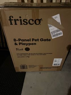 Pet gate BRAND NEW in box from Chewy