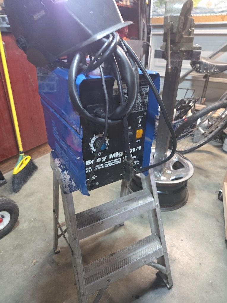 Welding Machine And Helmet