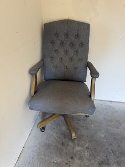 Nice Roll Office Chair
