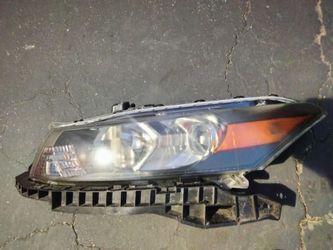2008-2012 Honda Accord Coupe headlight (driver's side) with headlight bracket OEM.