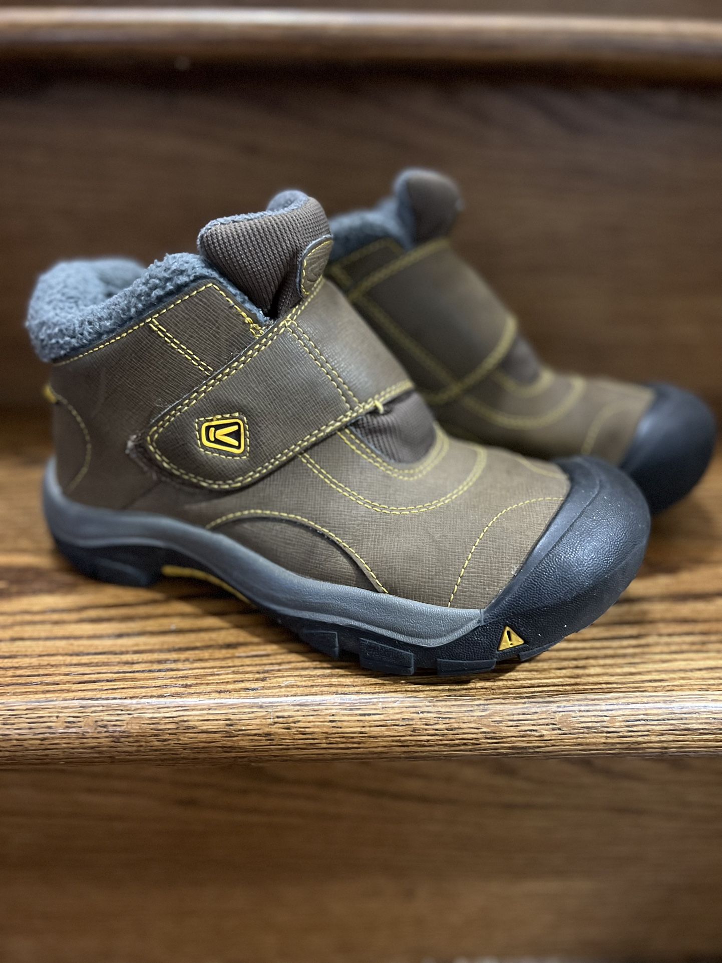KEEN Boots Boys size 3