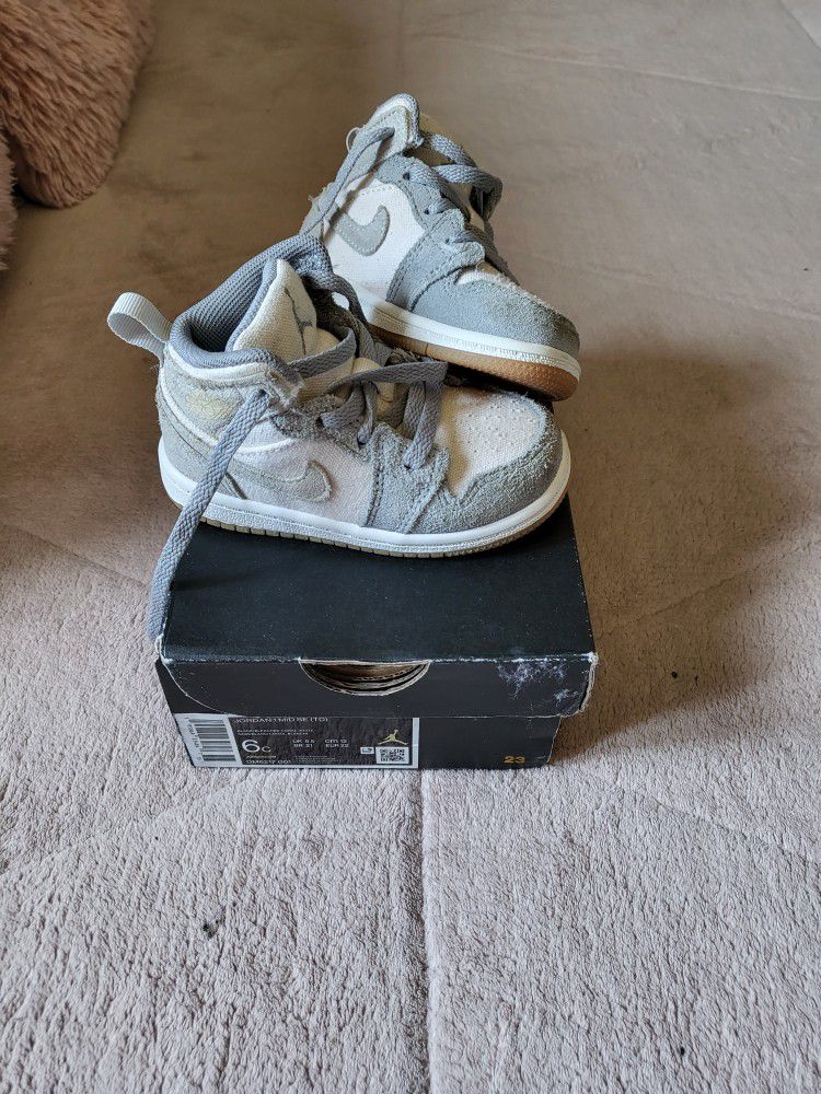 Shoes  Jordan 1mid  6c