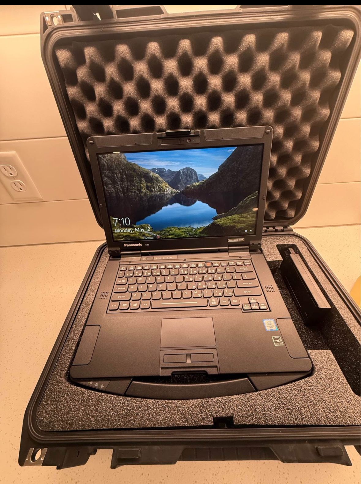 Panasonic ToughBook Touchscreen FZ-55 CA ,i7-8665U 1.90GHz 16GB ,512 HDD,Win 10