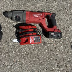 Milwaukee Hammer Drill Fuel 18 V With Battery and Charger 
