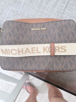 Michael kors purse for sale. Like new condition