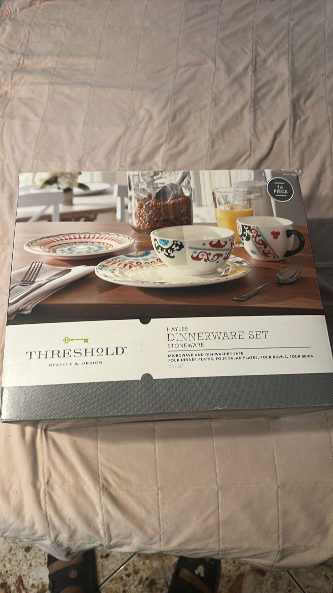 16 pc dinnerware set