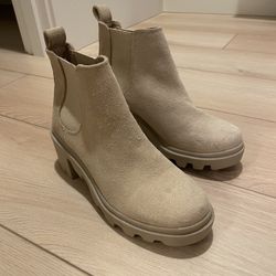 Women’s Steve Madden Boots (Size 6)