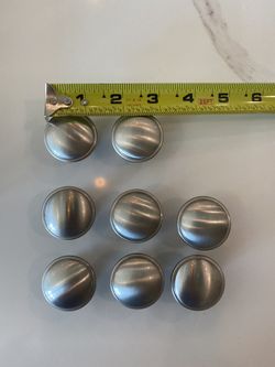 Brushed silver knobs (8)