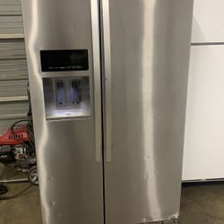 REFRIGERATOR 