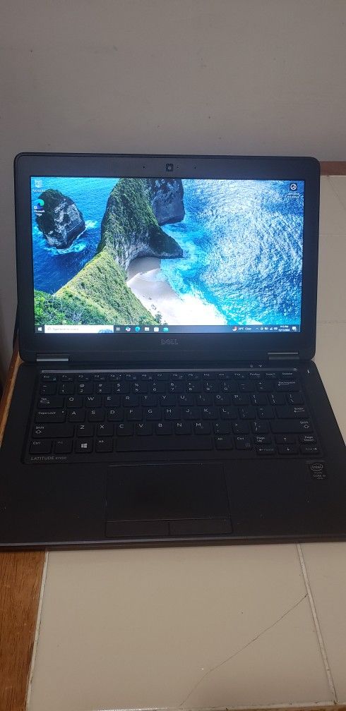 Dell Latitude E7250 Intel I5 2.30 GHz 256 SSD 8Gig Ram Webcam