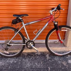 Mountain bike  Specialized.  Bicicleta de montaña 