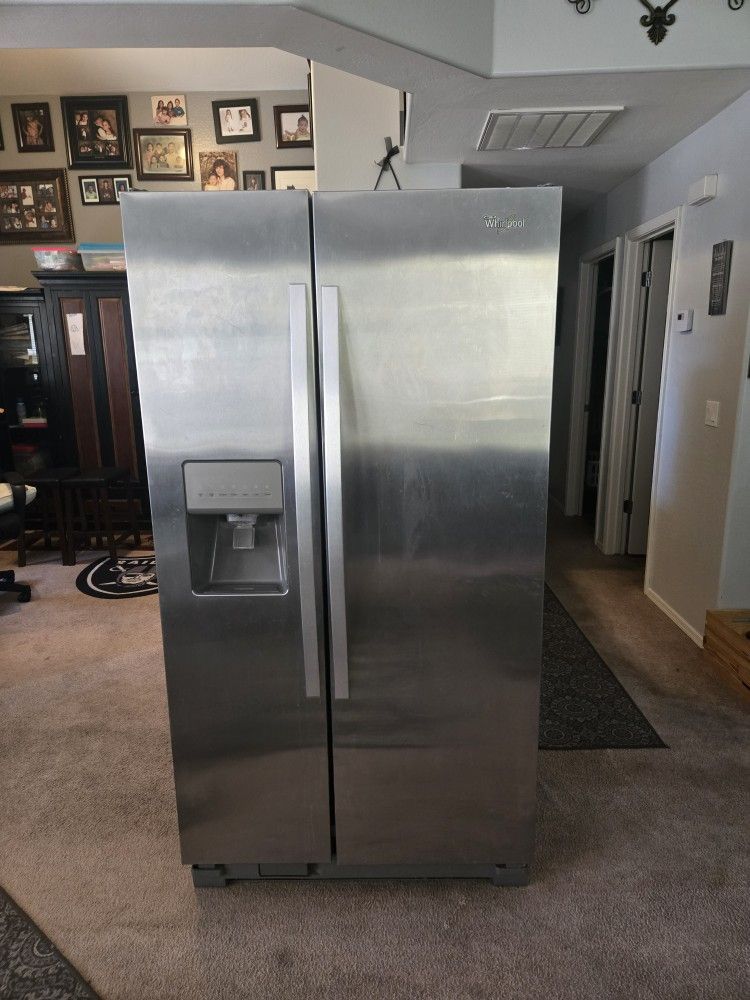 25 Cu In Whirlpool Refrigerator