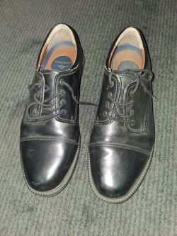 Dockers size 10.5 (brand new)
