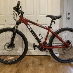 Novara Bonanza, like new, aluminum frame, disc brakes, 27 speeds, for rider 5’-5’7. No issues. Pick up in Newporthill Bellevue 98006. 