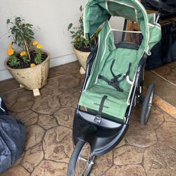 Stroller- Single Rider With Easy Expand And Contract System. 