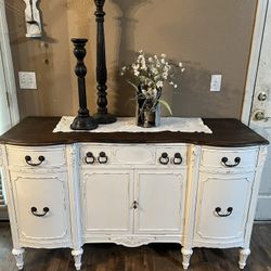 Beautiful Refurbished Buffet In Excellent Condition 