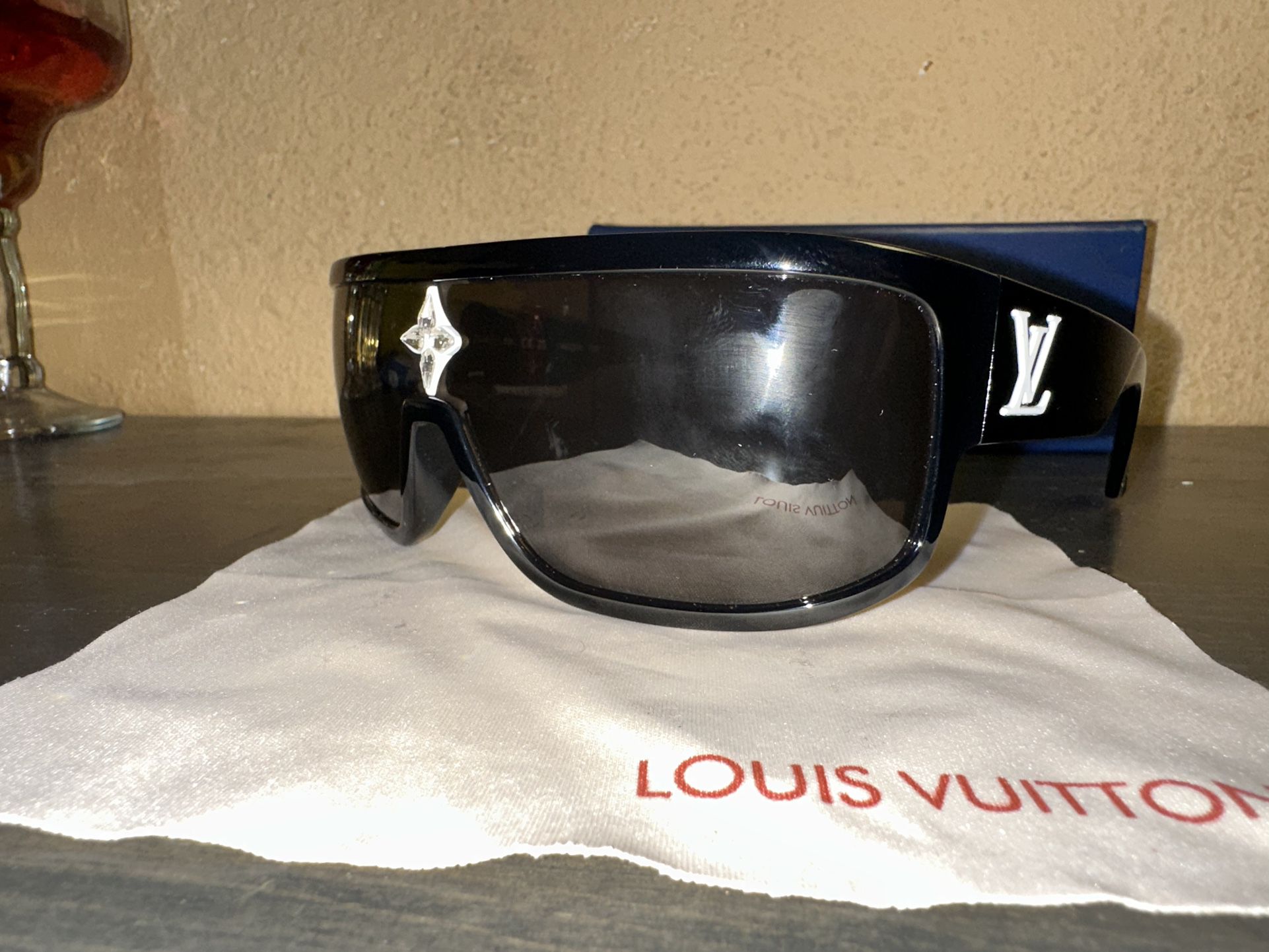 Louis Vuitton® Cyclone Sport Mask Sunglasses White. Size U in 2023