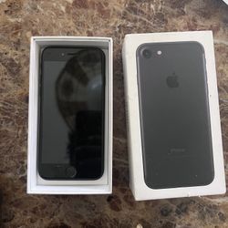 iPhone 7 Unlocked (Read Description)