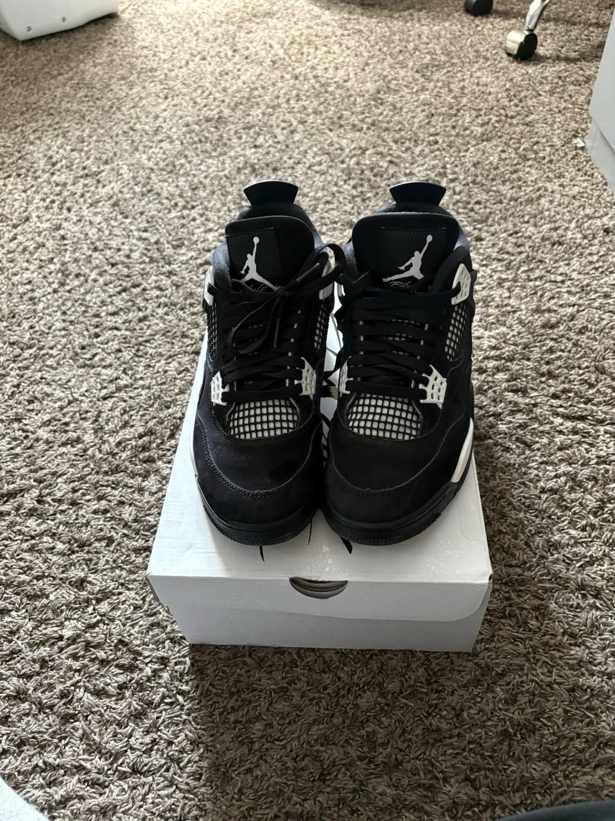 Air Jordan 4 Retro White Thunder 