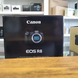Canon R8 