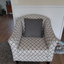 2 Chairs with pillows