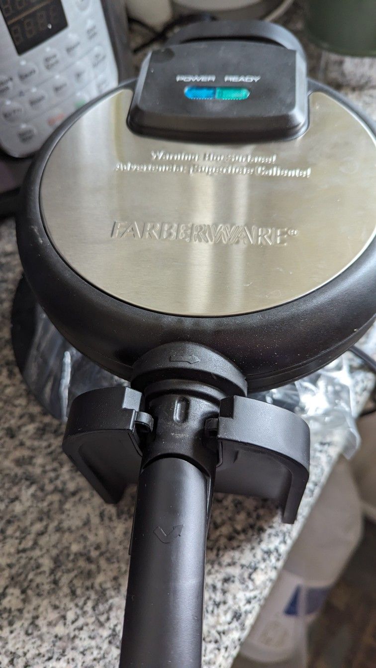Farberware Single Flip Waffle Maker