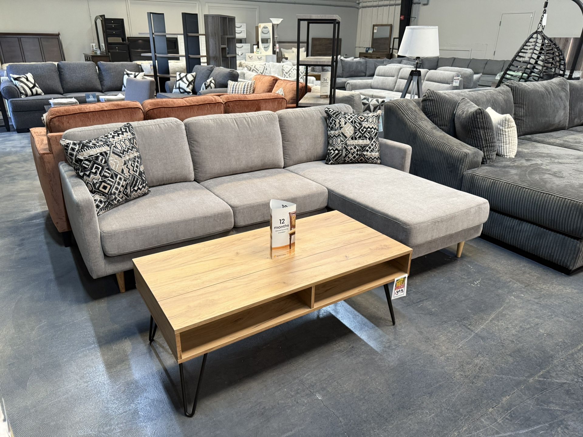 2pc Sectional w/ Reversible Chaise