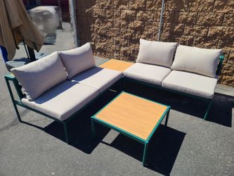 Brand new 4 piece outdoor patio seating set