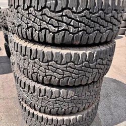 275/70/18 Goodyear Set De Tires En Buenas Condiciones