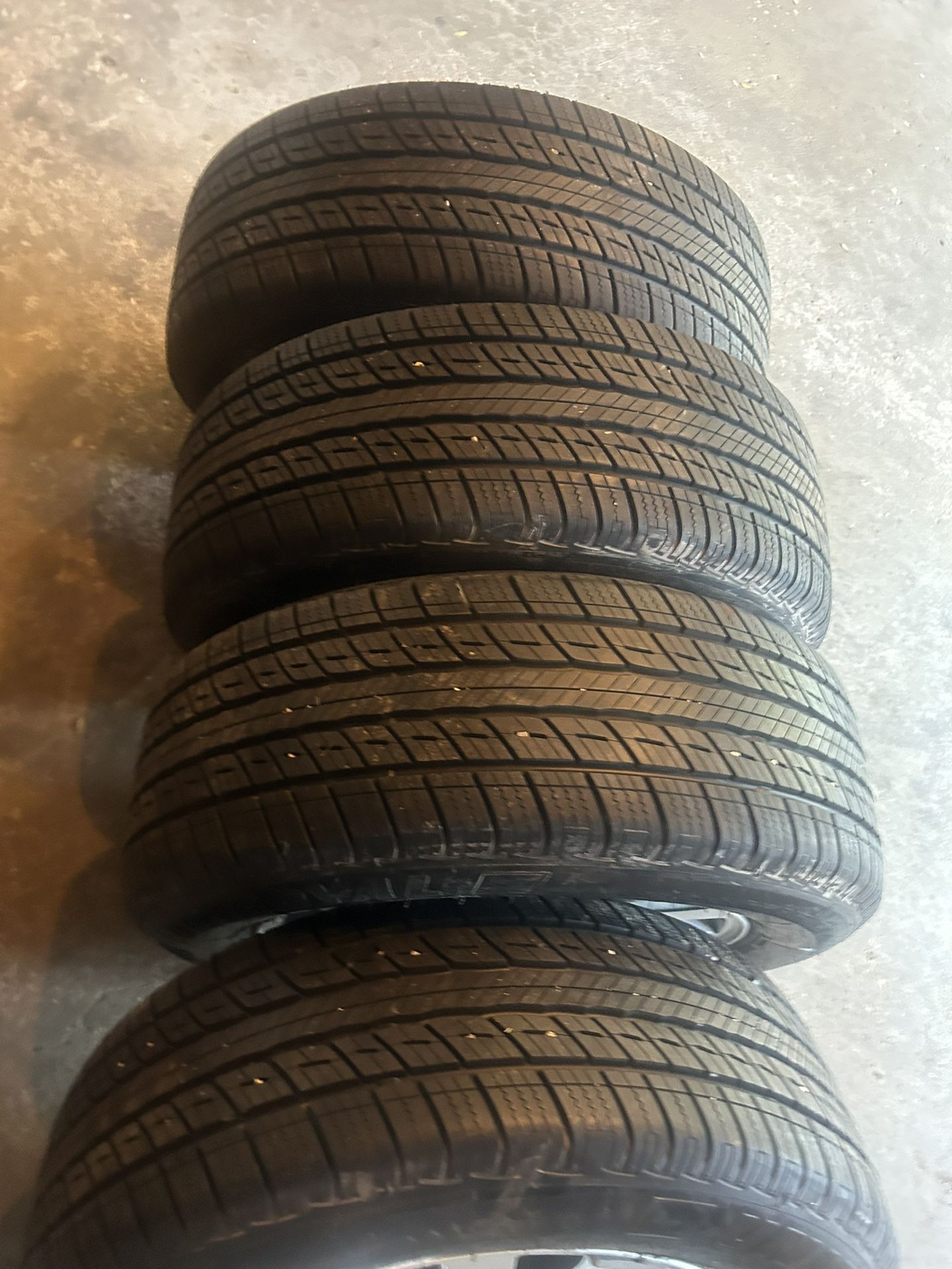 Set Of Tires And Wheels 255/60/18