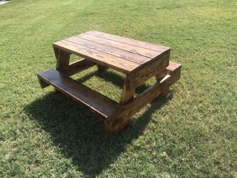 Picnic table