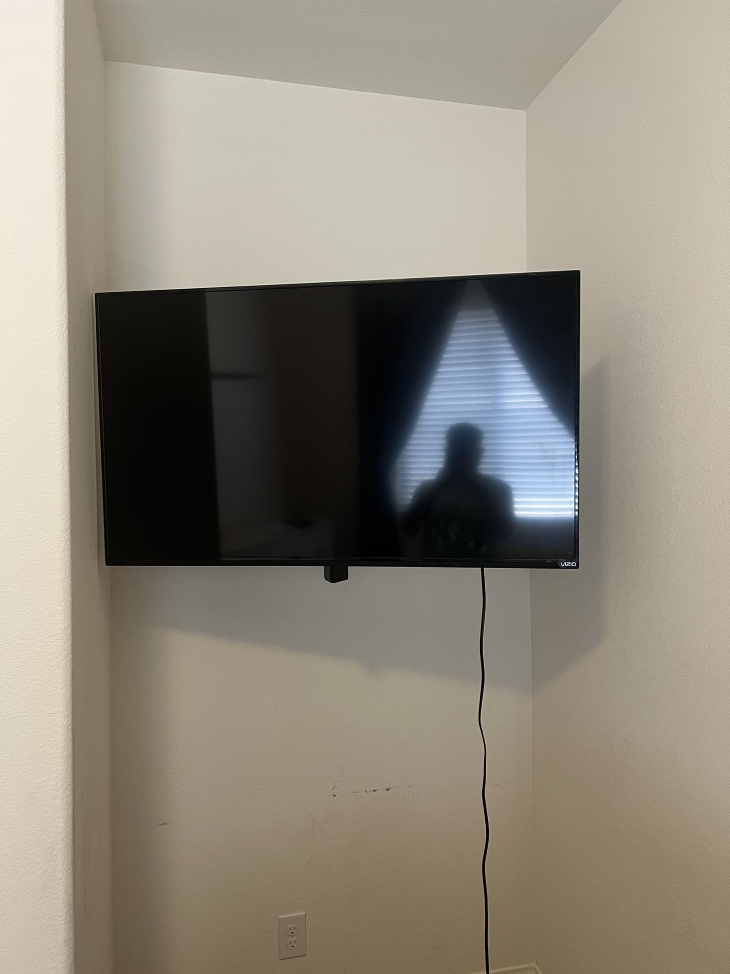 48” Inch vizeo TV And Bracket