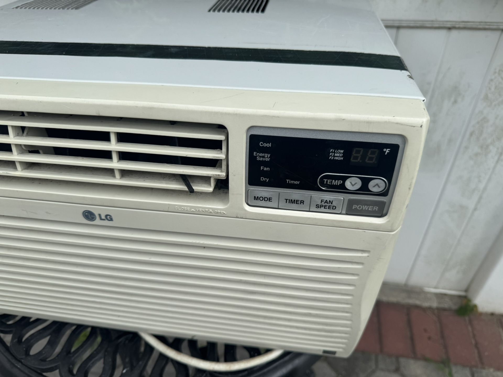 LG AIRCONDITION 8000 Btu Makes Really Cool