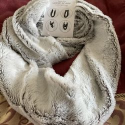 Women’s Faux Fur Loop Scarf. NEW