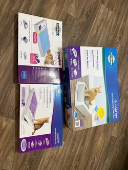 PetSafe ScoopFree Self-Cleaning Litter Box and 2 Replacement Trays