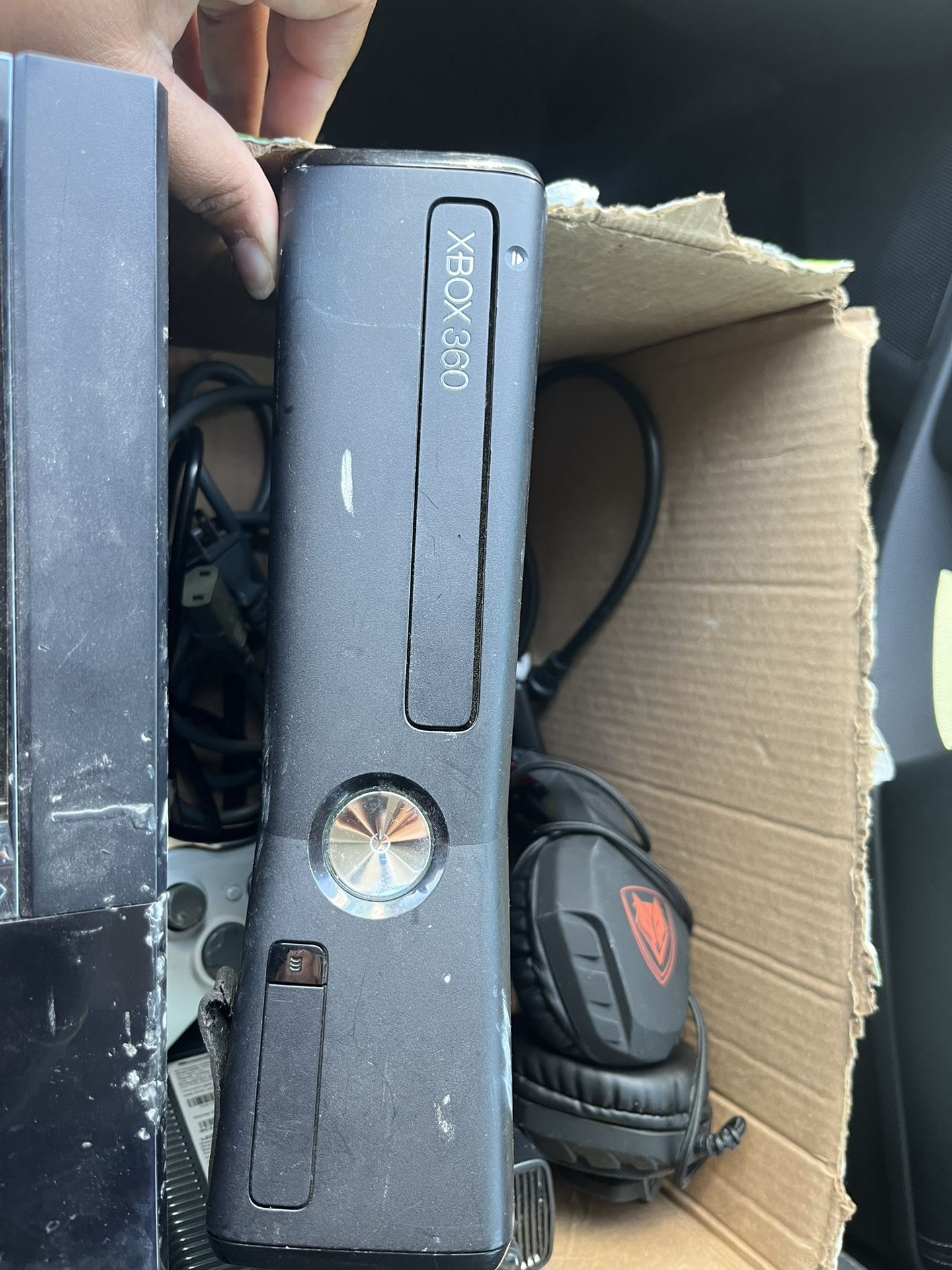 Xbox 360 No Hard drive, Xbox one, Controller, And Headset!