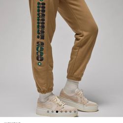 Jordan Women's Brooklyn Artist Series by Jordan Moss Fleece Pants