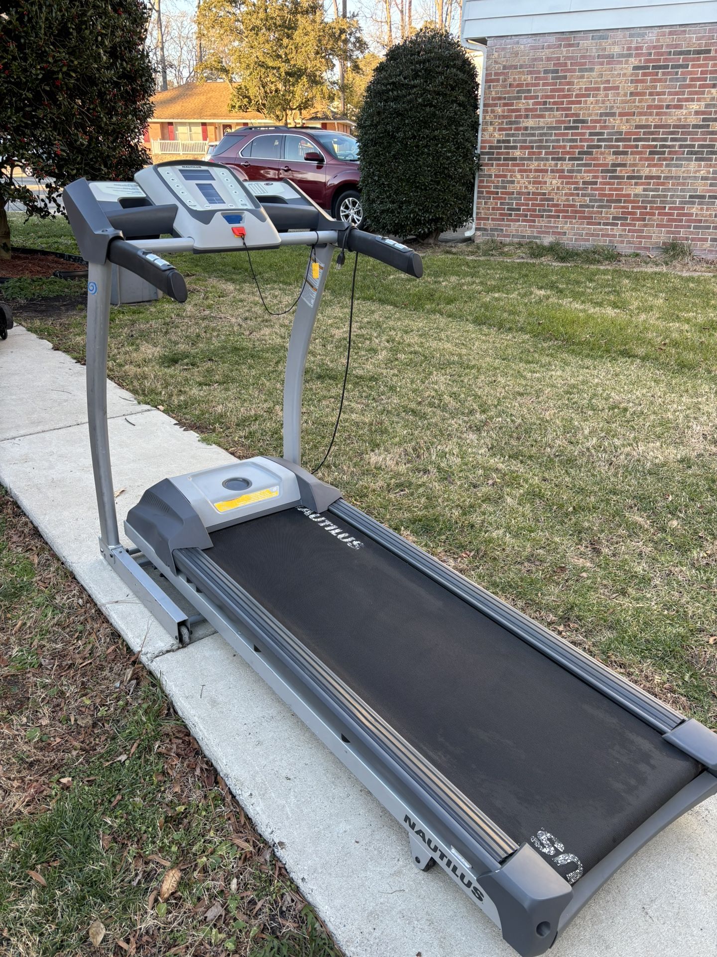 Nautilus Treadmill 350 Lbs WL Sp15